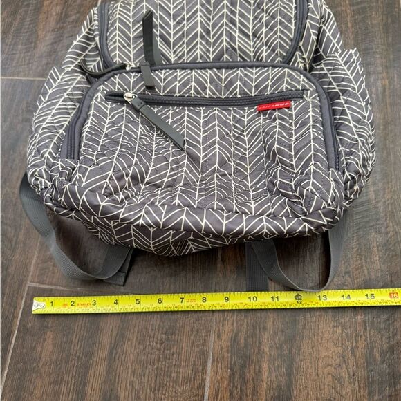 Skip Hop Forma Backpack Diaper Bag – Grey Feather Print Quilted Nylon - Picture 10 of 11